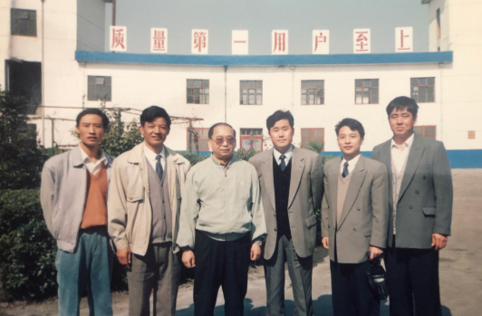 时任中国人民解放军第二炮兵罗东进政委来公司视察工作。